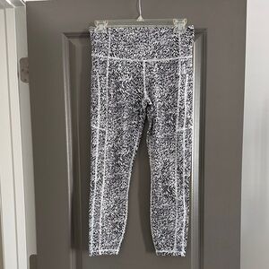 Women’s  Black and White Patterned Leggings